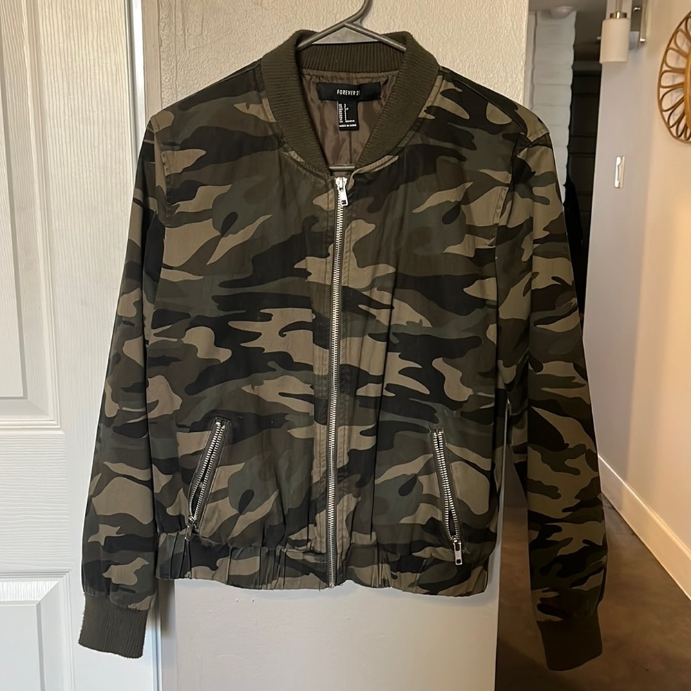 Camouflage light jacket womens Small
